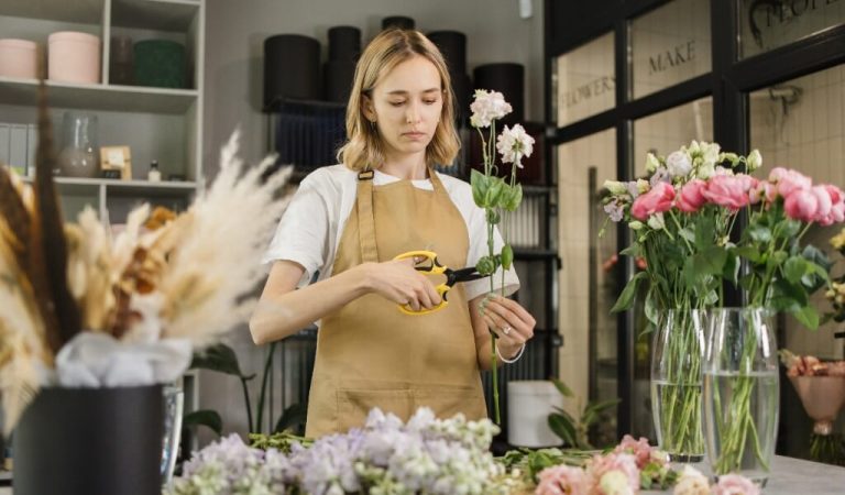 Wie hält man einen Blumenstrauß lebendig? Tipps, um Ihre Blumen lange lebendig zu halten